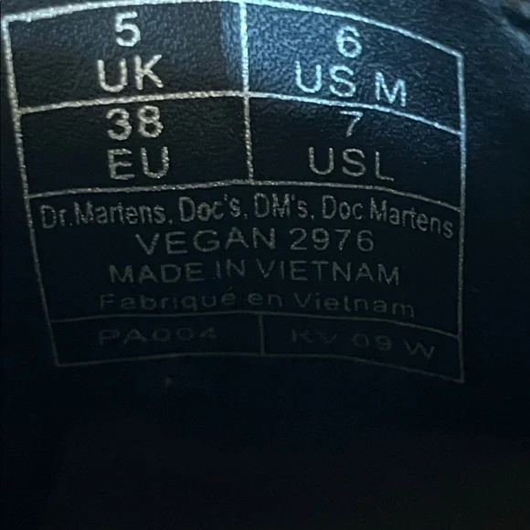 NWT Dr. Martens 2976 Chelsea Vegan Boots - Picture 7 of 8